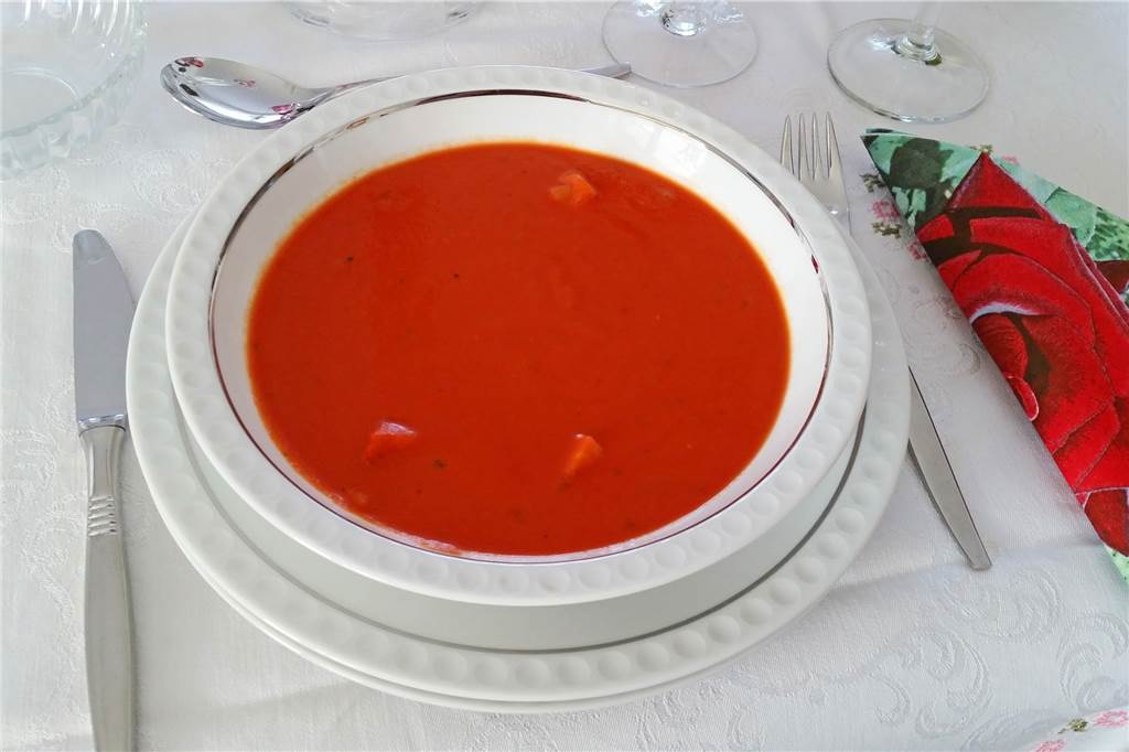 Gasthaus Schwering: Alte Traditionen und frische Ideen aus Dömern Die Tomatensuppe