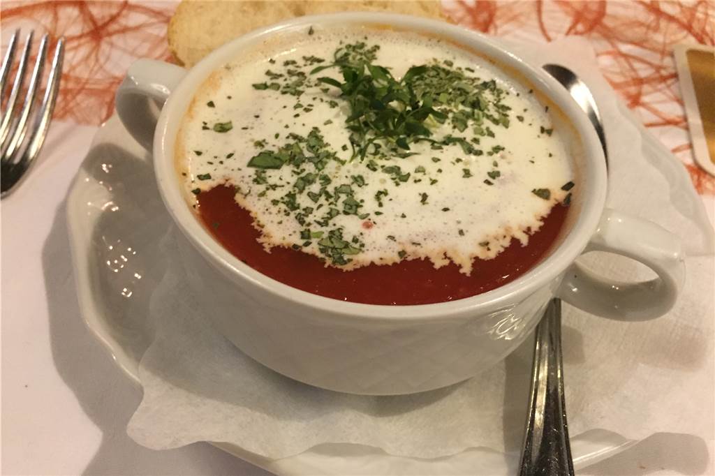 Der Plettenberger Hof punktet mit großer Auswahl und hervorragendem Service Die Tomatensuppe mit Sahne