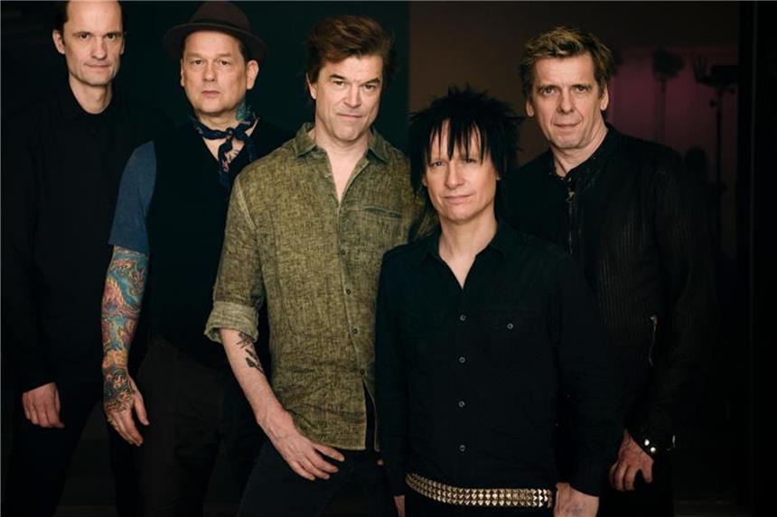 Tote Hosen geben Namen für bayerisches Bier her Die Toten Hosen werben für „Hosen hell“. Foto: Gregor Fischer