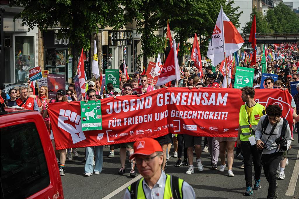 Die traditionelle Mai-Demo und das anschließende Familienfest des Deutschen Gewerkschaftsbundes (DGB) in Dortmund lockten Tausende an.