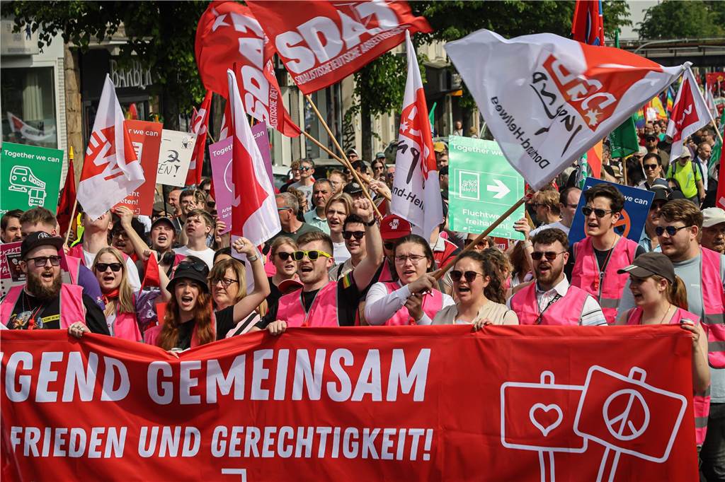 Die traditionelle Mai-Demo und das anschließende Familienfest des Deutschen Gewerkschaftsbundes (DGB) in Dortmund lockten Tausende an.