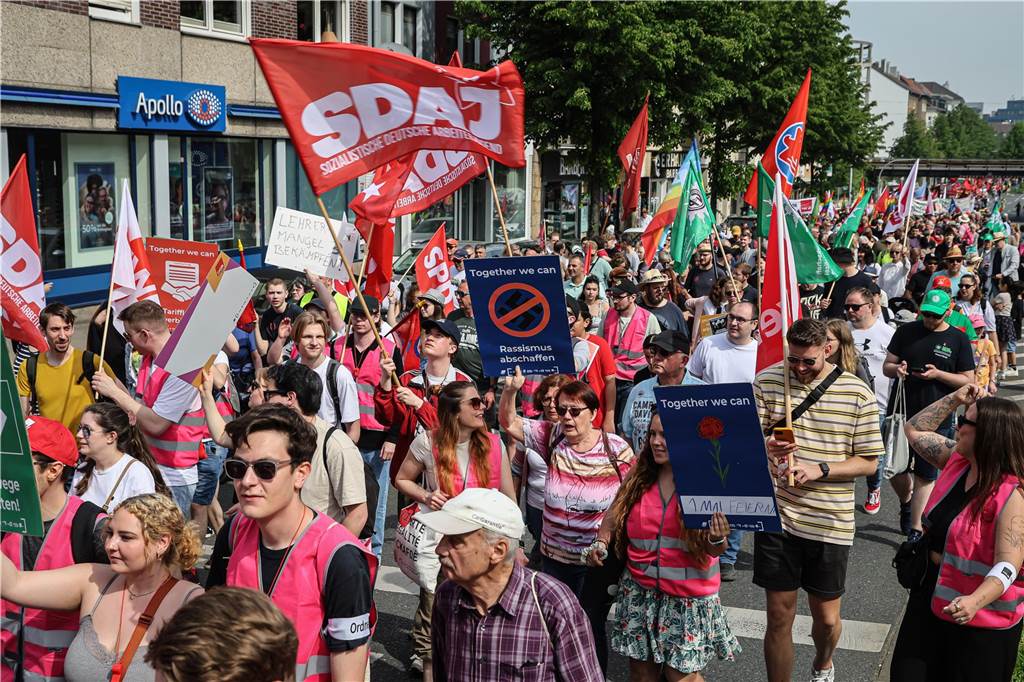 Die traditionelle Mai-Demo und das anschließende Familienfest des Deutschen Gewerkschaftsbundes (DGB) in Dortmund lockten Tausende an.