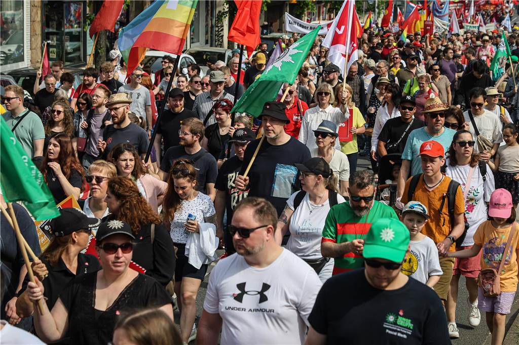 Die traditionelle Mai-Demo und das anschließende Familienfest des Deutschen Gewerkschaftsbundes (DGB) in Dortmund lockten Tausende an.