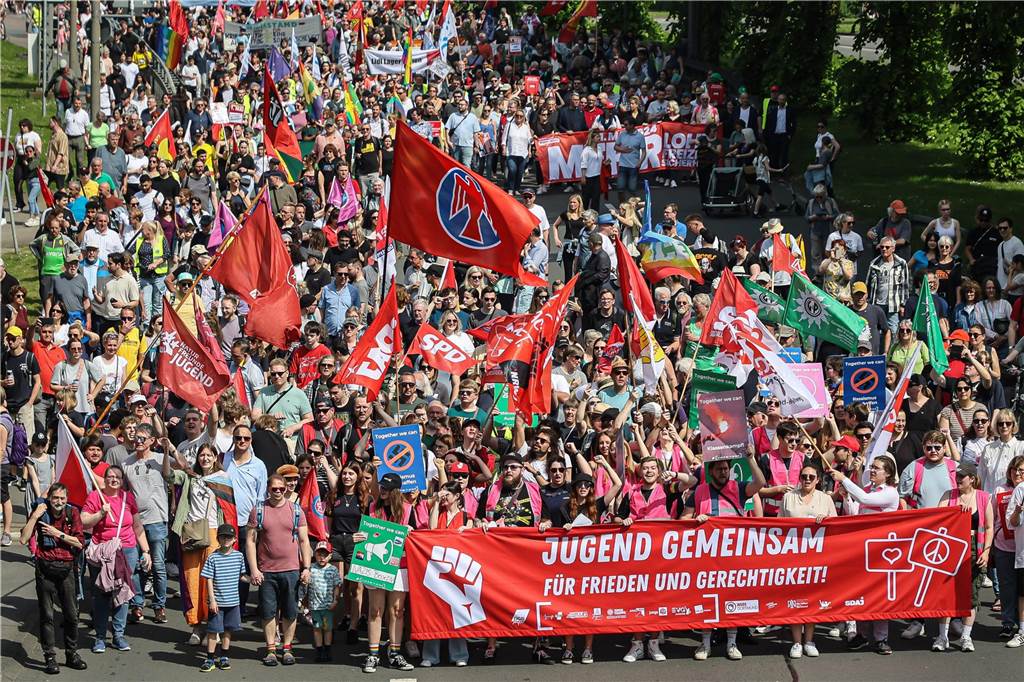 Die traditionelle Mai-Demo und das anschließende Familienfest des Deutschen Gewerkschaftsbundes (DGB) in Dortmund lockten Tausende an.