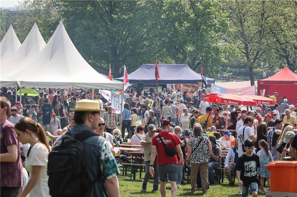 Die traditionelle Mai-Demo und das anschließende Familienfest des Deutschen Gewerkschaftsbundes (DGB) in Dortmund lockten Tausende an.