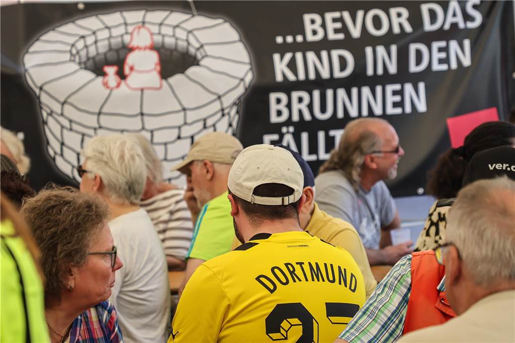 Die traditionelle Mai-Demo und das anschließende Familienfest des Deutschen Gewerkschaftsbundes (DGB) in Dortmund lockten zahlreiche Teilhenmer an.
