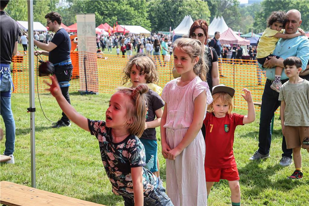 Die traditionelle Mai-Demo und das anschließende Familienfest des Deutschen Gewerkschaftsbundes (DGB) in Dortmund lockten zahlreiche Teilhenmer an.