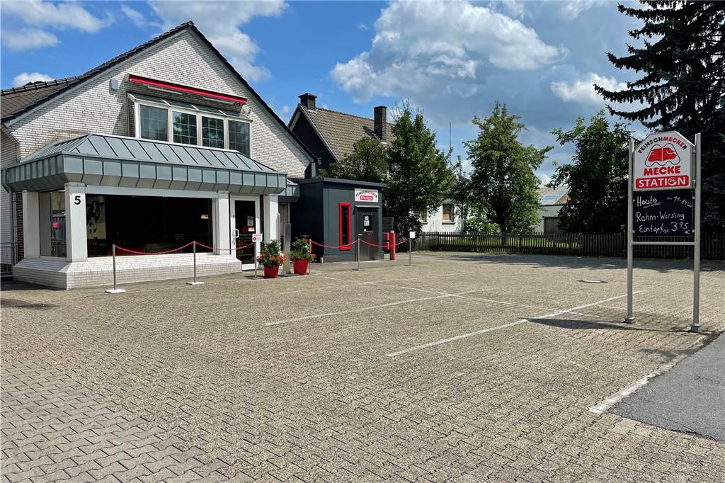 Die traditionsreiche Fleischerei der Firma Mecke an der Lippestraße. Viel los war noch Bekanntwerden des Tierquäler-Skandals dort nicht