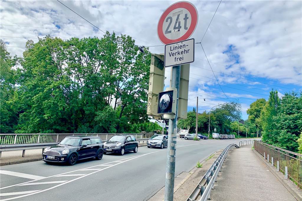 Deutsche Bahn baut Haltepunkt Aplerbeck-Süd um Die Tragkraft der Brücke wurde schon reduziert.