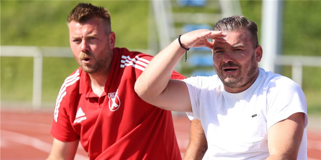 SG Castrop gegen den TuS Harpen: Fünf Tore fallen an der Bahnhofstraße Die Trainer der SG Castrop: Tino Westphal (l) und Damian Liedtke.