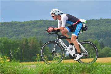 Die Triathleten der TV Werne Wasserfreunde um Kapitän Sebastian Nieberg können momentan an keinen „echten“ Wettkämpfen teilnehmen. Also steigen sie virtuell aufs Rennrad.