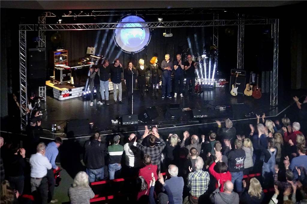 Songs der legendären Pink Floyd stillten den Dorstener Hunger nach Rockmusik Die Tribute Band "Floydbox" aus Oberhausen