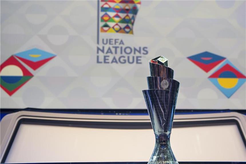 Nations League: Klassiker, Modus, Fahrplan & Kritik Die Trophäe der UEFA Nations League bei der Auslosung in Lausanne. Foto: Jean-Christophe Bott