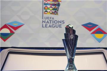Die Trophäe der UEFA Nations League bei der Auslosung in Lausanne. Foto: Jean-Christophe Bott