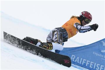 Die Tschechin Ester Ledecka holt sich überragend den Sieg im Parallel-Riesenslalom. Foto: Gian Ehrenzeller
