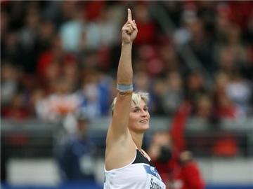 Die tschechische Speerwerferin Barbora Spotakova freut sich über den Weltrekord.