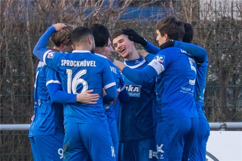 Holzwickeder SC findet keine Mittel gegen Spitzenreiter Sprockhövel Spieler der TSG Sprockhövel jubeln.