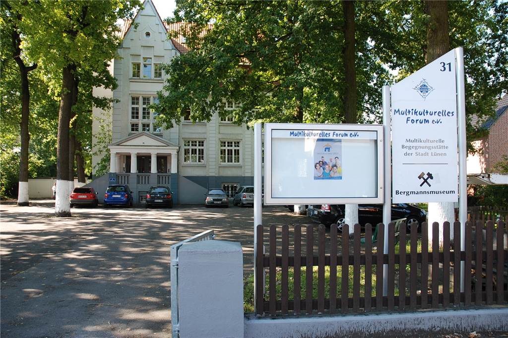 Multikulturelles Forum lotet Möglichkeiten für ukrainische Kinder aus Die Türen des Multikulturellen Forums in Lünen, aber auch in Bergkamen und anderen Städten, stehen den geflüchteten Menschen aus der Ukraine offen. Sie haben von Anfang an Zugang zu Sprach- und Integrationskursen.