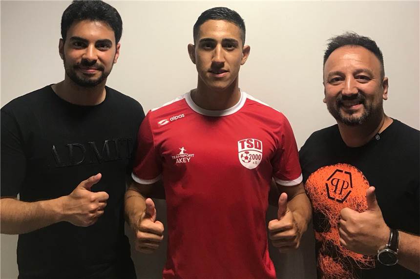 Noch mehr Samba: Türkspor Dortmund legt auf dem Transfermarkt sein Meisterstück ab Die Türkspor-Verantwortlichen Bülent Kara (r.) und Can Kamcili (l.) freuen sich auf den Neuzugang Mateus Ayala Cardoniz.