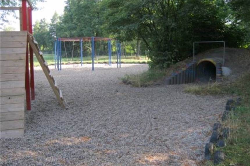 Die Tunnelröhre wurde schon öfter mit Fäkalien beschmiert, jetzt auch eine Schaukel.