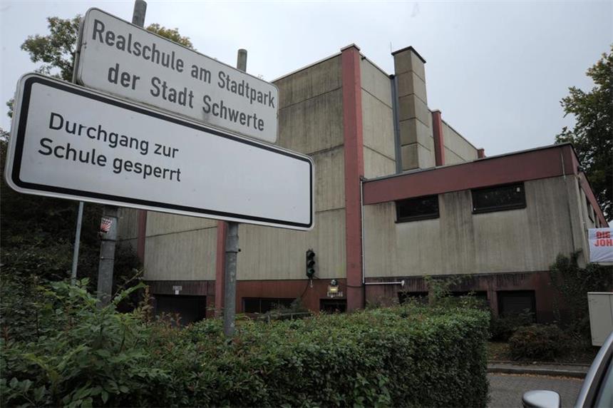 Neue Flüchtlinge ziehen in Sporthalle am Stadtpark Die Turnhalle der Realschule am Stadtpark ist derzeit eine Unterkunft für Flüchtlinge.