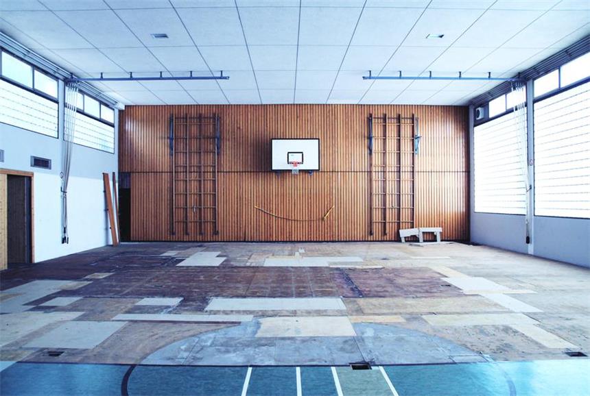 Stadt will Turnhallen für 6,11 Millionen Euro sanieren Die Turnhalle des Alice-Salomon-Berufskollegs ist eine der Hallen, die gleich energetisch saniert werden sollen.