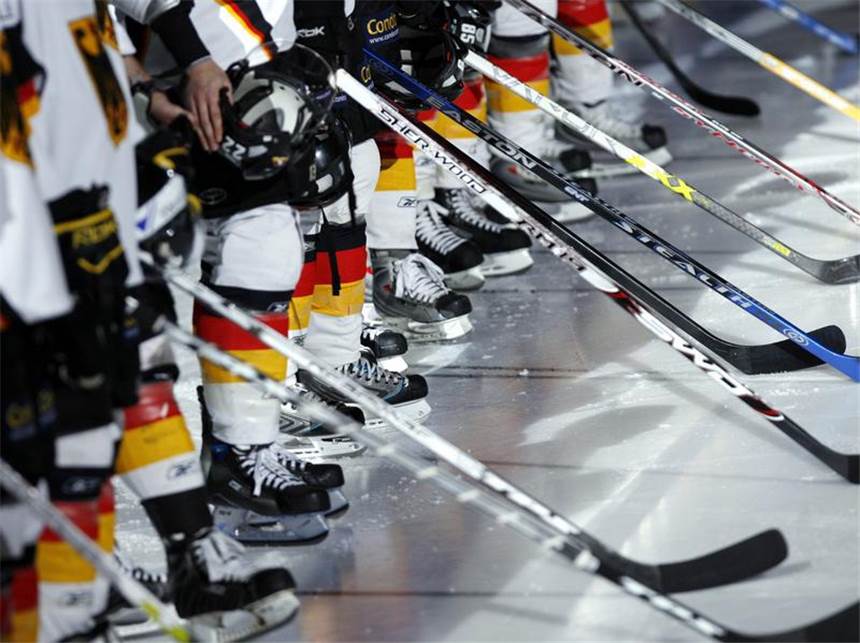 Eishockey: Deutsche U 20 wieder erstklassig Die U 20 des Deutschen Eishockey-Bundes ist wieder aufgestiegen. Foto: Jochen Lübke