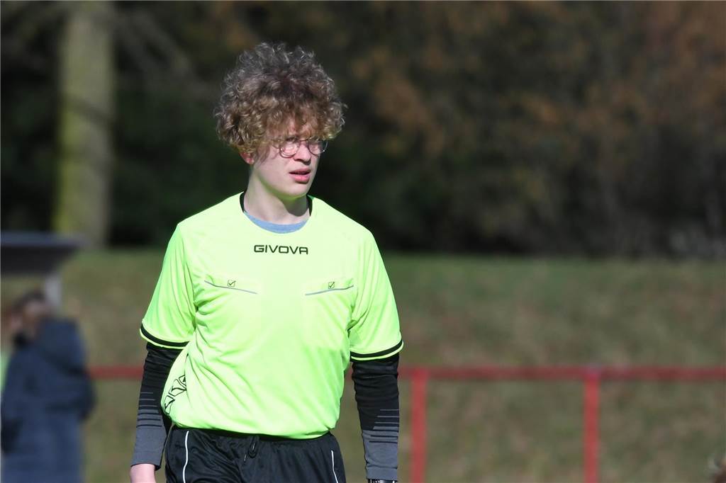 Die U13-Juniorinnen von Victoria Habinghorst (schwarze Trikots) spielten gegen den FC Schalke 04.