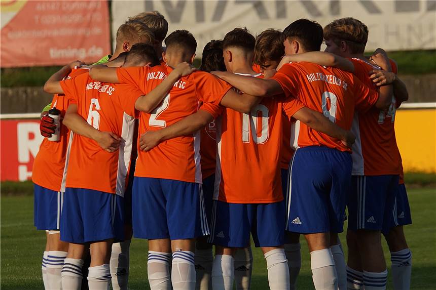 Alle überkreislichen Jugendteams im Check: So lief die Vorbereitung der Nachwuchs-Fußballer Die U19 des Holzwickeder SC holte sich ihre Matchpraxis unter anderem im Test gegen den Nachwuchs von Schalke 04.