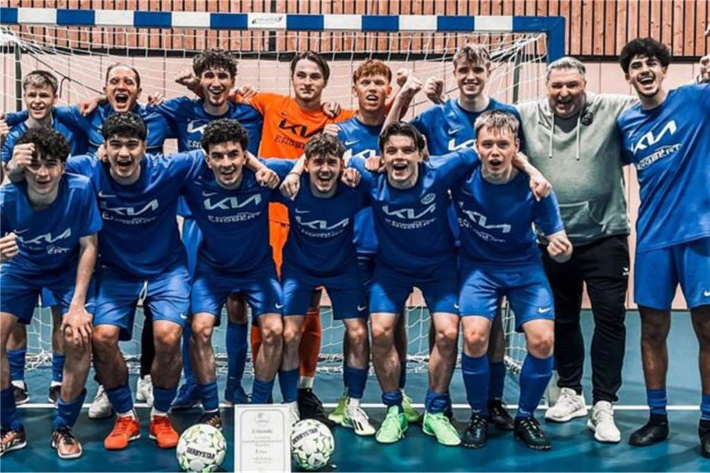 Hallenkreismeisterschaften der Junioren terminiert: Sieger nicht mehr für Westfalenmeisterschaft qualifiziert Die U19 des VfB Waltrop wurde im vergangenen Jahr Westdeutscher Hallenmeister.