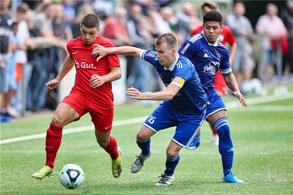 Wacker Obercastrop hält gegen den Bundesliga-Nachwuchs des VfL Bochum gut mit Die U19-Junioren des VfL Bochum mit Trainer Heiko Butscher und seinem Co-Trainer Marc Kruska setzten sich beim Westfalenligisten Wacker Obercastrop mit 2:0 durch.