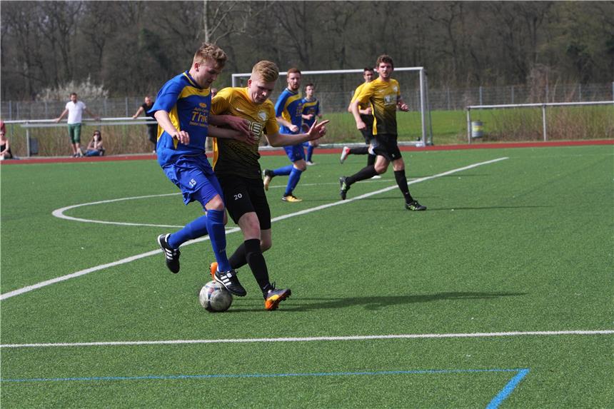 Torfestival im Topspiel – Die Ergebnisse Die U23 des SV Herbern, hier mit Kilian Höring (l.) am Ball, und der SV Bösensell schenkten sich nichts.