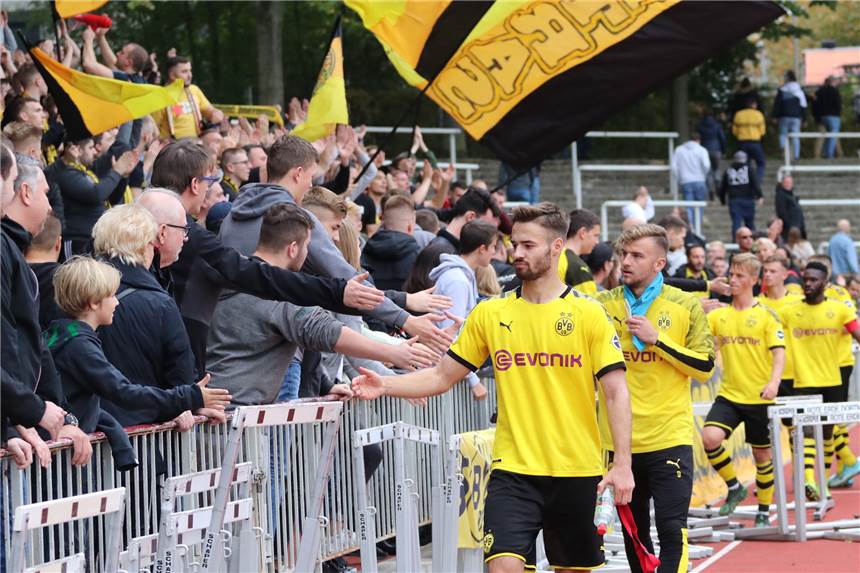 U23 des BVB schnürt Transfer-Fünferpack und verlängert mit drei Spielern Die U23 von Borussia Dortmund hat sich gleich fünf Neuzugänge geschnappt.