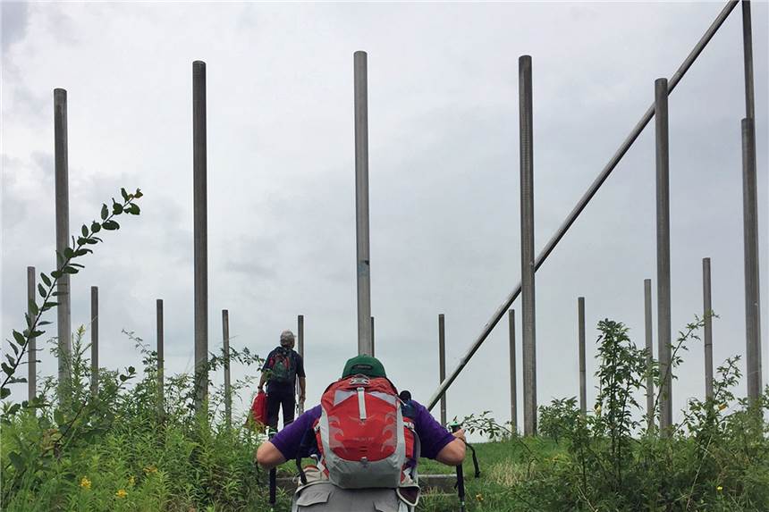 Rundwanderung mit Ausblick und Einblick: So grün ist Castrop-Rauxel Die überdiemensionale Sonnenuhr auf der Halde Schwerin: Von hier aus hat man einen wunderbaren Rundumblick.