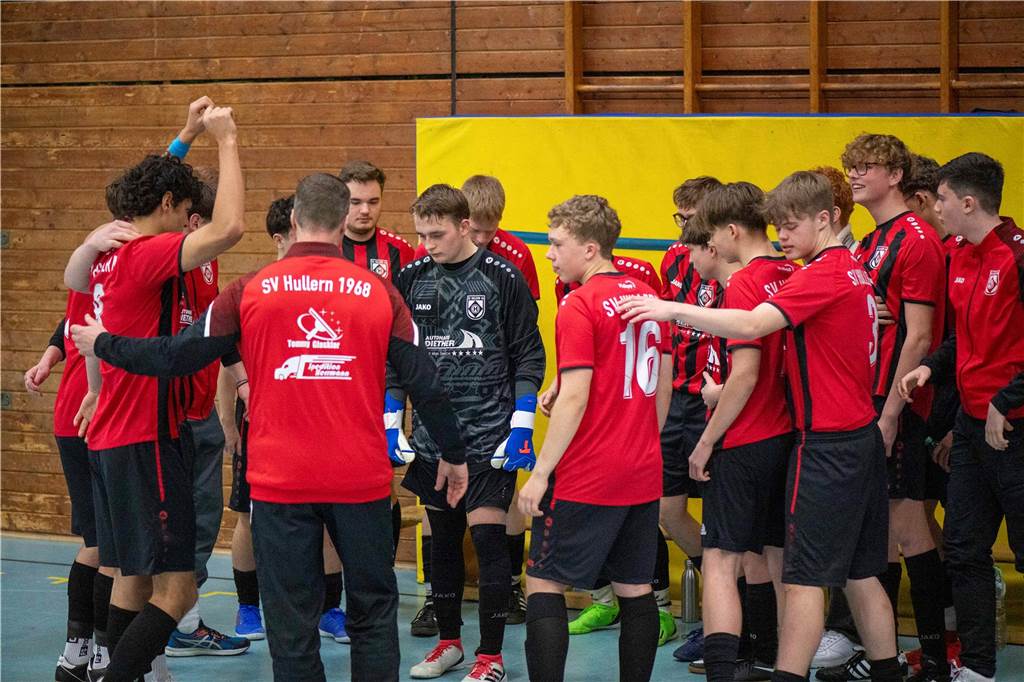 Die Überraschung blieb aus: U19-Westfalenligist TuS Haltern am See hat sich bei der Hallen-Stadtmeisterschaft der A-Junioren souverän mit drei Siegen aus drei Spielen durchgesetzt. Zweiter wurde der SV Bossendorf, Dritter die JSG ETuS/Lippramsdorf und Vierter der SV Hullern.