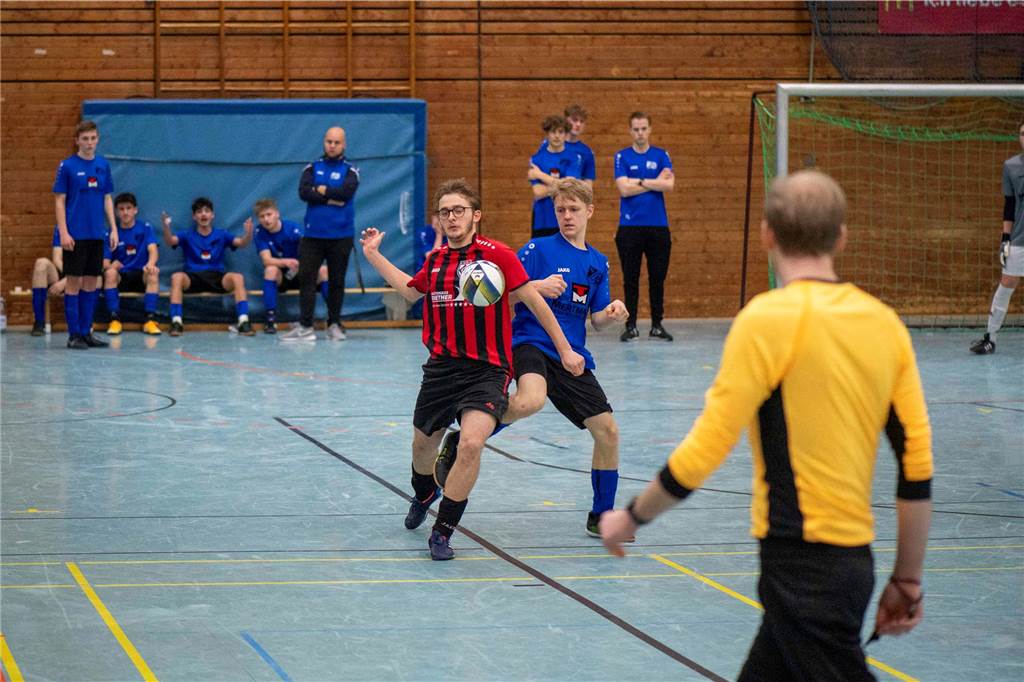 Die Überraschung blieb aus: U19-Westfalenligist TuS Haltern am See hat sich bei der Hallen-Stadtmeisterschaft der A-Junioren souverän mit drei Siegen aus drei Spielen durchgesetzt. Zweiter wurde der SV Bossendorf, Dritter die JSG ETuS/Lippramsdorf und Vierter der SV Hullern.