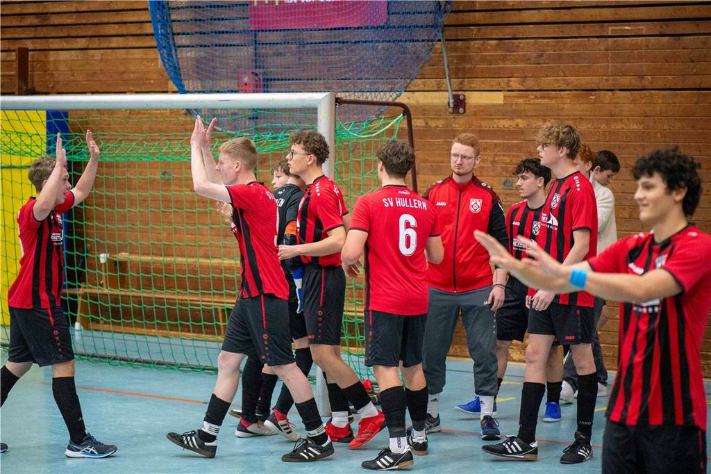 Die Überraschung blieb aus: U19-Westfalenligist TuS Haltern am See hat sich bei der Hallen-Stadtmeisterschaft der A-Junioren souverän mit drei Siegen aus drei Spielen durchgesetzt. Zweiter wurde der SV Bossendorf, Dritter die JSG ETuS/Lippramsdorf und Vierter der SV Hullern.
