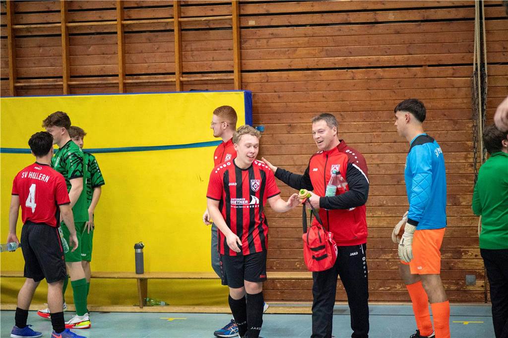 Die Überraschung blieb aus: U19-Westfalenligist TuS Haltern am See hat sich bei der Hallen-Stadtmeisterschaft der A-Junioren souverän mit drei Siegen aus drei Spielen durchgesetzt. Zweiter wurde der SV Bossendorf, Dritter die JSG ETuS/Lippramsdorf und Vierter der SV Hullern.