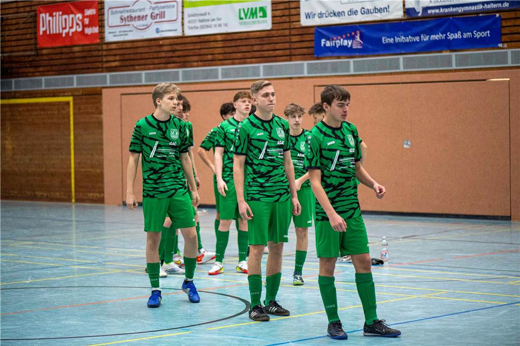 Die Überraschung blieb aus: U19-Westfalenligist TuS Haltern am See hat sich bei der Hallen-Stadtmeisterschaft der A-Junioren souverän mit drei Siegen aus drei Spielen durchgesetzt. Zweiter wurde der SV Bossendorf, Dritter die JSG ETuS/Lippramsdorf und Vierter der SV Hullern.