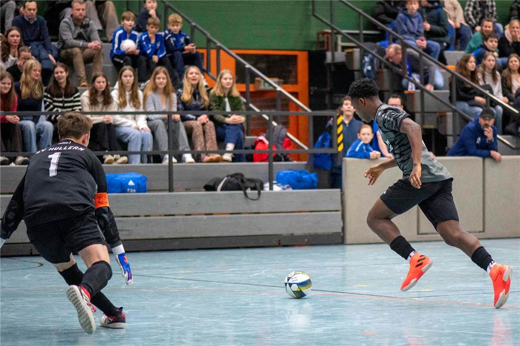 Die Überraschung blieb aus: U19-Westfalenligist TuS Haltern am See hat sich bei der Hallen-Stadtmeisterschaft der A-Junioren souverän mit drei Siegen aus drei Spielen durchgesetzt. Zweiter wurde der SV Bossendorf, Dritter die JSG ETuS/Lippramsdorf und Vierter der SV Hullern.