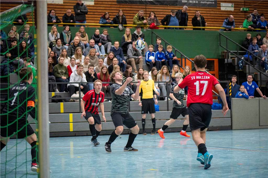 Die Überraschung blieb aus: U19-Westfalenligist TuS Haltern am See hat sich bei der Hallen-Stadtmeisterschaft der A-Junioren souverän mit drei Siegen aus drei Spielen durchgesetzt. Zweiter wurde der SV Bossendorf, Dritter die JSG ETuS/Lippramsdorf und Vierter der SV Hullern.