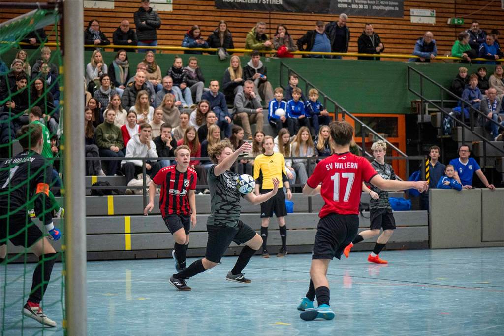 Die Überraschung blieb aus: U19-Westfalenligist TuS Haltern am See hat sich bei der Hallen-Stadtmeisterschaft der A-Junioren souverän mit drei Siegen aus drei Spielen durchgesetzt. Zweiter wurde der SV Bossendorf, Dritter die JSG ETuS/Lippramsdorf und Vierter der SV Hullern.