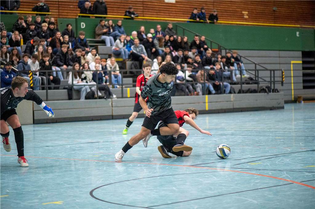 Die Überraschung blieb aus: U19-Westfalenligist TuS Haltern am See hat sich bei der Hallen-Stadtmeisterschaft der A-Junioren souverän mit drei Siegen aus drei Spielen durchgesetzt. Zweiter wurde der SV Bossendorf, Dritter die JSG ETuS/Lippramsdorf und Vierter der SV Hullern.