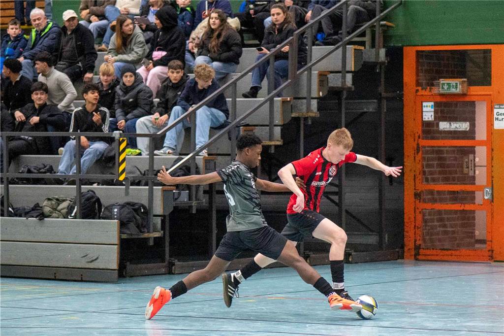 Die Überraschung blieb aus: U19-Westfalenligist TuS Haltern am See hat sich bei der Hallen-Stadtmeisterschaft der A-Junioren souverän mit drei Siegen aus drei Spielen durchgesetzt. Zweiter wurde der SV Bossendorf, Dritter die JSG ETuS/Lippramsdorf und Vierter der SV Hullern.