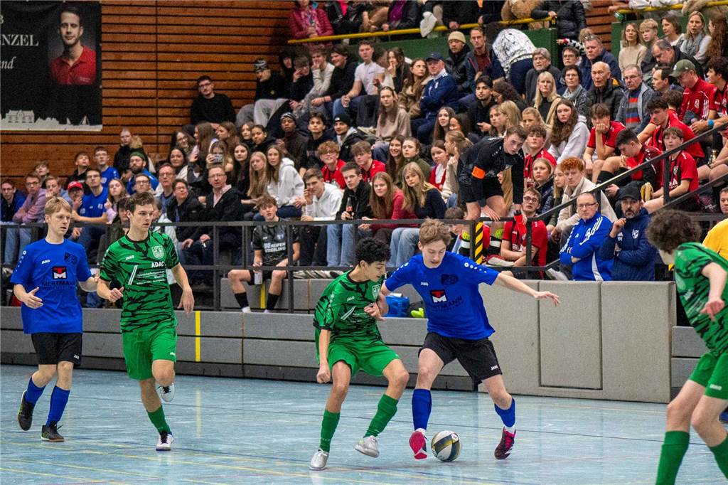 Die Überraschung blieb aus: U19-Westfalenligist TuS Haltern am See hat sich bei der Hallen-Stadtmeisterschaft der A-Junioren souverän mit drei Siegen aus drei Spielen durchgesetzt. Zweiter wurde der SV Bossendorf, Dritter die JSG ETuS/Lippramsdorf und Vierter der SV Hullern.