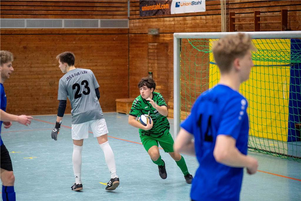 Die Überraschung blieb aus: U19-Westfalenligist TuS Haltern am See hat sich bei der Hallen-Stadtmeisterschaft der A-Junioren souverän mit drei Siegen aus drei Spielen durchgesetzt. Zweiter wurde der SV Bossendorf, Dritter die JSG ETuS/Lippramsdorf und Vierter der SV Hullern.