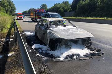 Die Überreste des Autos, das auf der A42 in Castrop-Rauxel ausgebrannt ist.