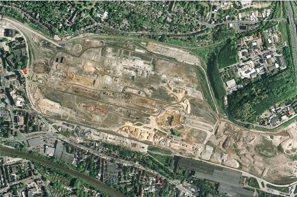 Die Umsetzung eines der größten Stadtentwicklungsprojekte Deutschlands beginnt. Aus Phoenix-Ost werden rund100 Hektar Entwicklungsfläche für ein ein neues Naherholungsgebiet mit See, umrahmt von exklusiven Baugrundstücken. Das Foto datiert zwischen 2001 und 2006.