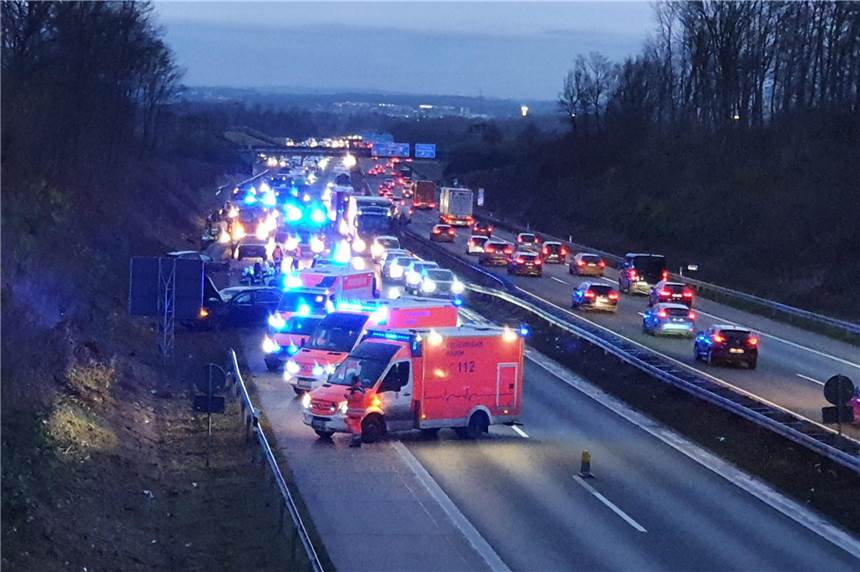 Die Unfallstelle auf der A1 in Höhe der Brücke Hammer Straße.