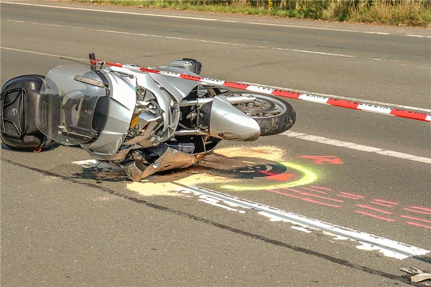 Die Unfallstelle auf der Walther-Kohlmann-Straße in Derne war zwei Stunden gesperrt.